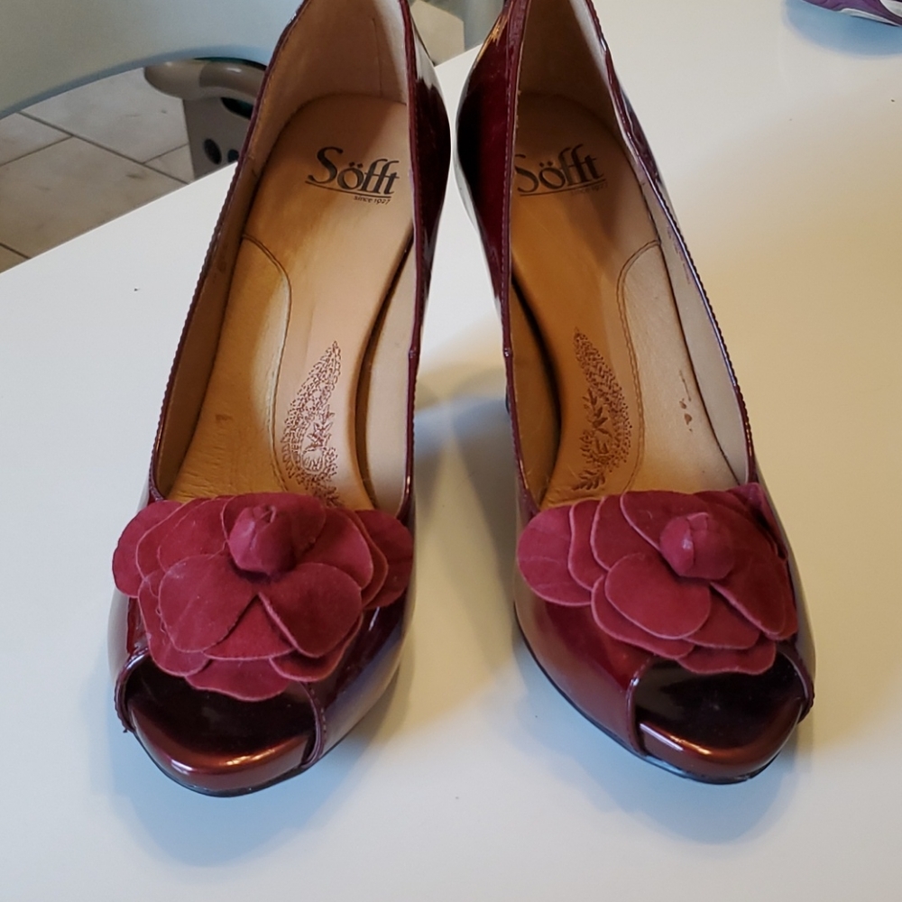 Maroon 9M open toe heel shoes